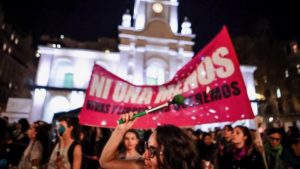 Gathering of women in front of the Argentine ministry of justice